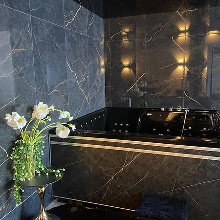 La Ronde Des Bois - Romance Et Bien Etre - Jacuzzi Privatif-Piscine-Patio Mellecey Kültér fotó